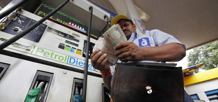 पेट्रोल के दाम 80 रुपए के करीब पहुंचे, डीजल भी 67 रुपए के पार